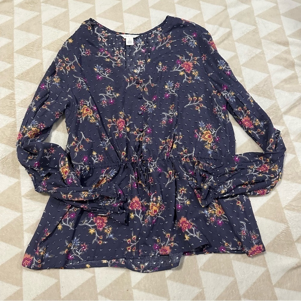 NWOT Caslon long sleeve peplum blouse floral button front vneck